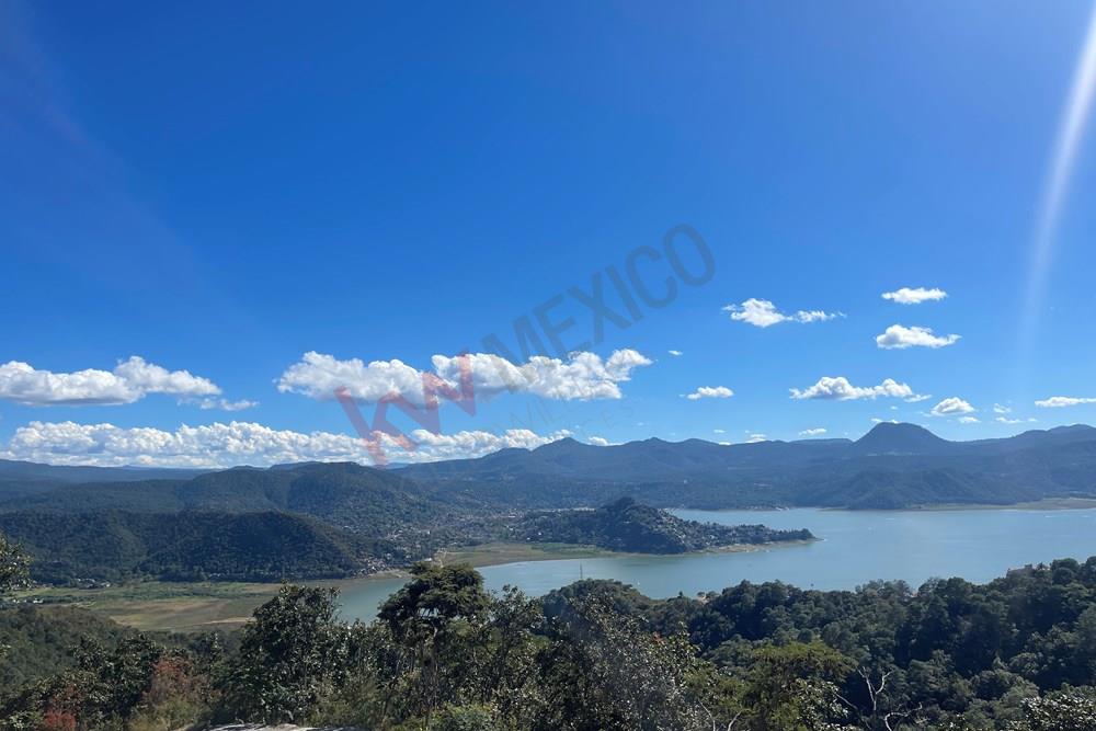 Venta de Terreno de 1257.09 m2 en el Santuario fraccionamiento ecológico (Águila 1)