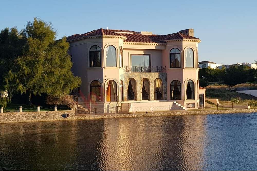 HERMOSA RESIDENCIA EN ARQUITECTURA PALLADIO, EL CAMPANARIO, QUERETARO