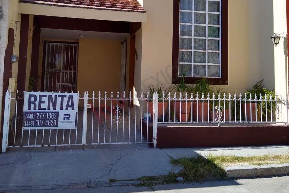 AMPLIA CASA EN RENTA EN FRACCIONAMIENTO AGUA CLARA JESÚS MARÍA