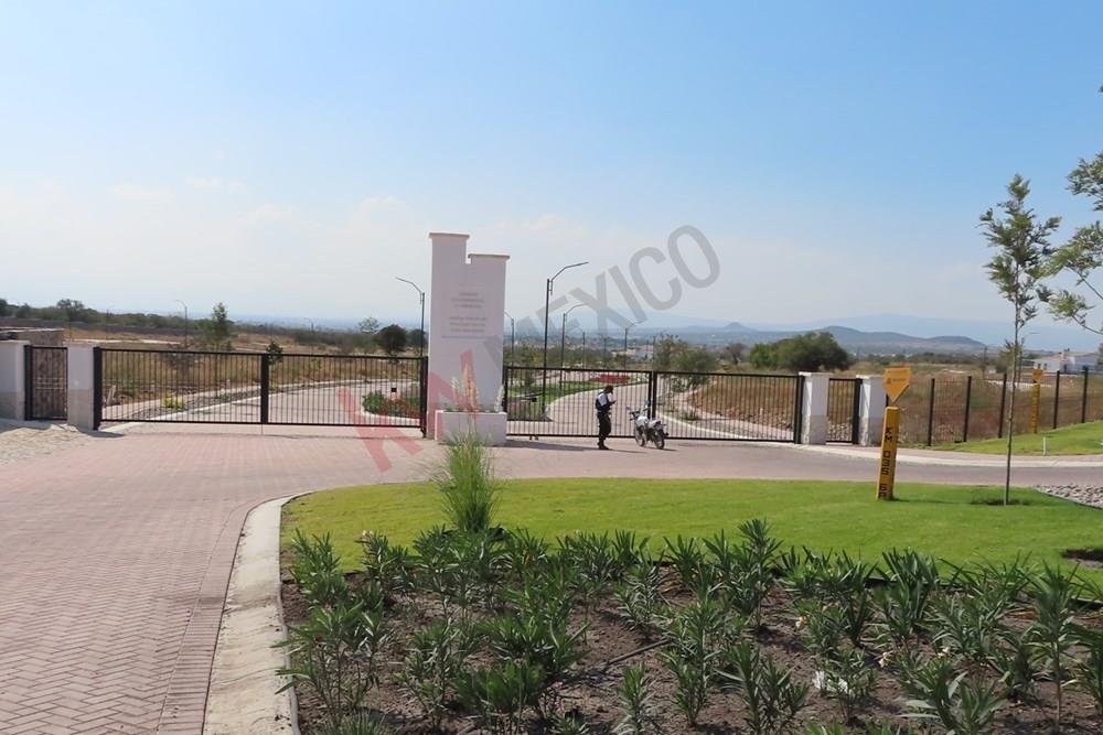 VENTA TERRENO CON UBICACIÓN PRIVILEGIADA CD. MADERAS CORREGIDORA COND. CONÍFERAS