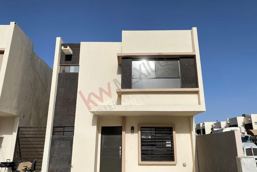 CASA EN RENTA CON PANELES SOLARES EN TOPACIO POR 4 SIGLOS