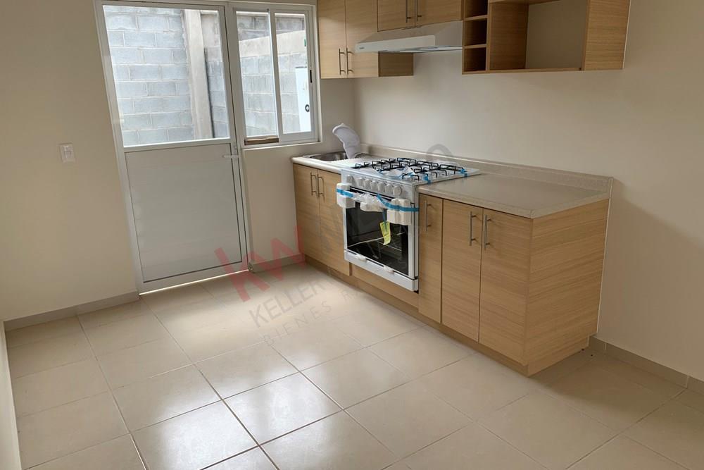 Casa una planta, 2 recamaras, acogedora, cómoda distribución, cocina equipada, a 7 min del Fray junipero, 12 min de plaza boulevares,