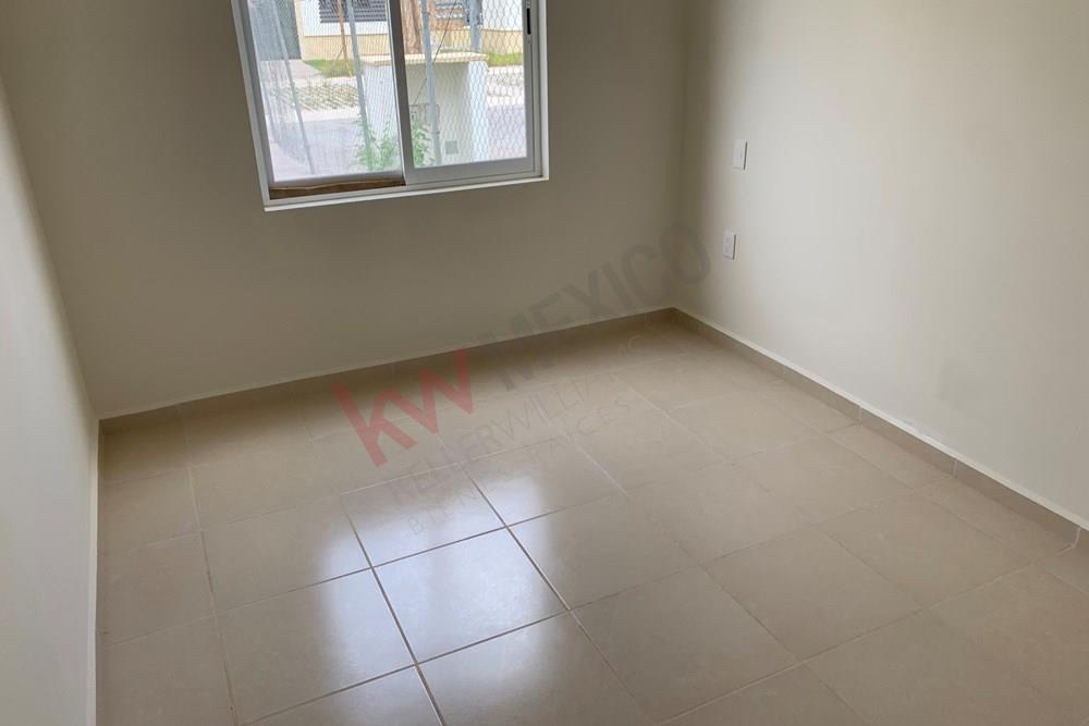 Casa una planta, 2 recamaras, acogedora, cómoda distribución, cocina equipada, a 7 min del Fray junipero, 12 min de plaza boulevares,