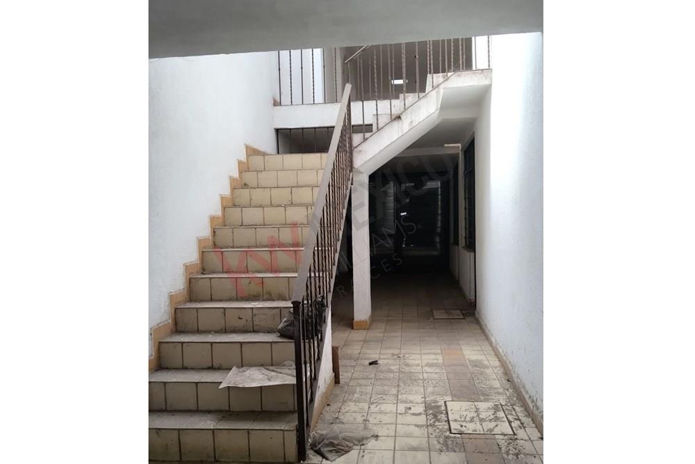 PRPOPIEDAD EN VENTA CON LOCAL USO MIXTO LOMAS DE CASA BLANCA