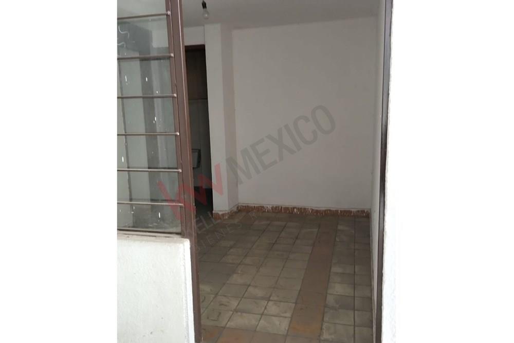 PRPOPIEDAD EN VENTA CON LOCAL USO MIXTO LOMAS DE CASA BLANCA