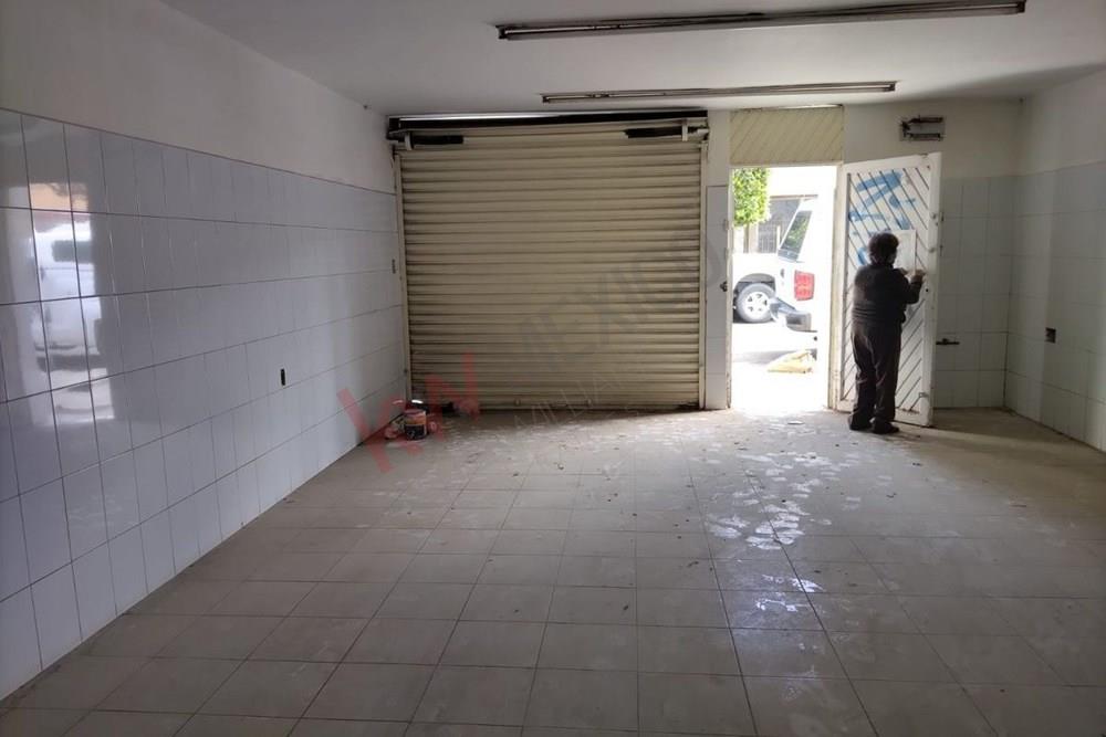 PRPOPIEDAD EN VENTA CON LOCAL USO MIXTO LOMAS DE CASA BLANCA