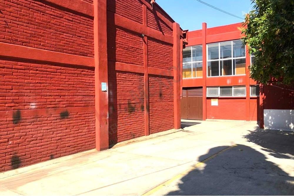 Excelente Bodega en Renta con oficinas, A 5 min de la Central de Abastos, Iztapalapa.