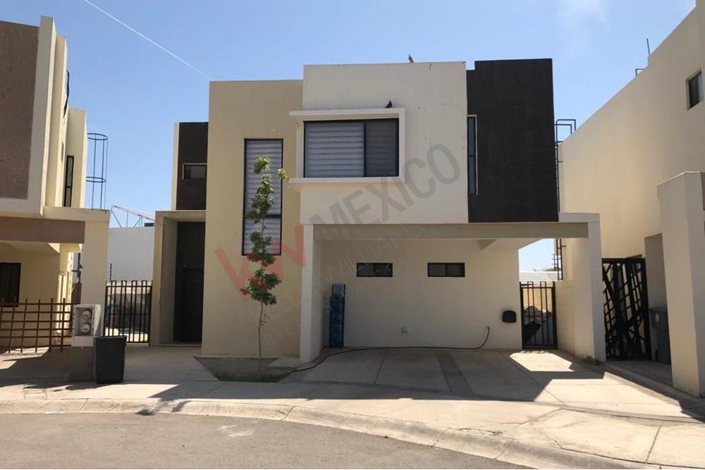 FABULOSA CASA EN VENTA CON TERRENO EXCEDENTE Y ALBERCA!!!