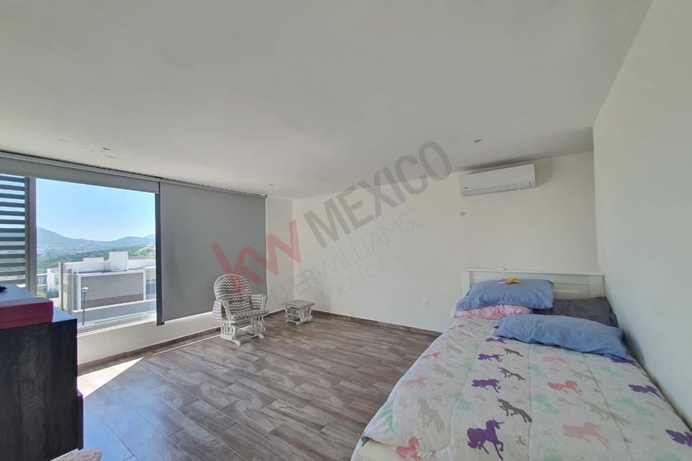 CASA EN VENTA REAL DE JURIQUILLA QUERETARO CALLE ABIERTA