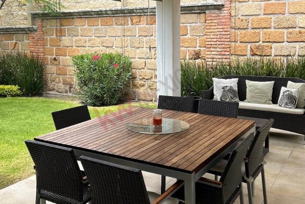 CASA EN VENTA DE UNA PLANTA VILLAS DEL MESON JURIQUILLA