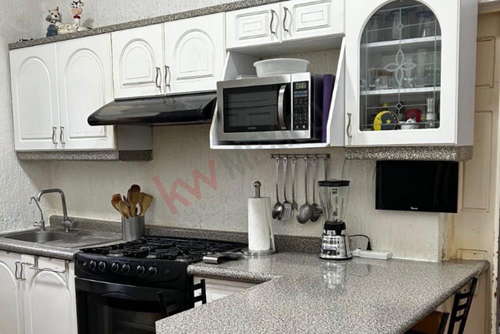 CASA EN VENTA DE UNA PLANTA VILLAS DEL MESON JURIQUILLA