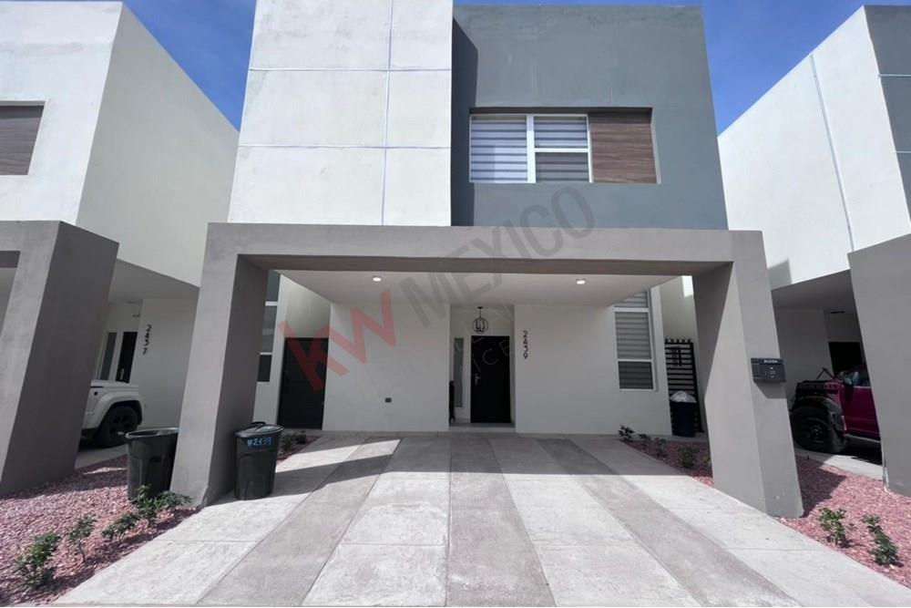 ELEGANTE CASA MUY EQUIPADA, CON TODAS LAS COMODIDADES Y HERMOSO PATIO AMPLIO