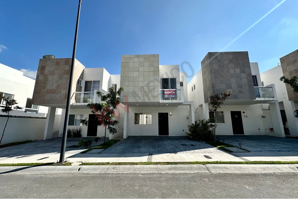 Venta de Casa en Paseo San Junípero, Querétaro a 2 minutos de El Refugio.