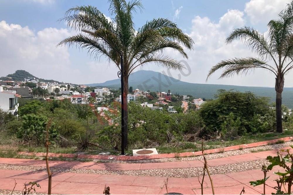 Terreno con excelente vista en Vista Real Country Club