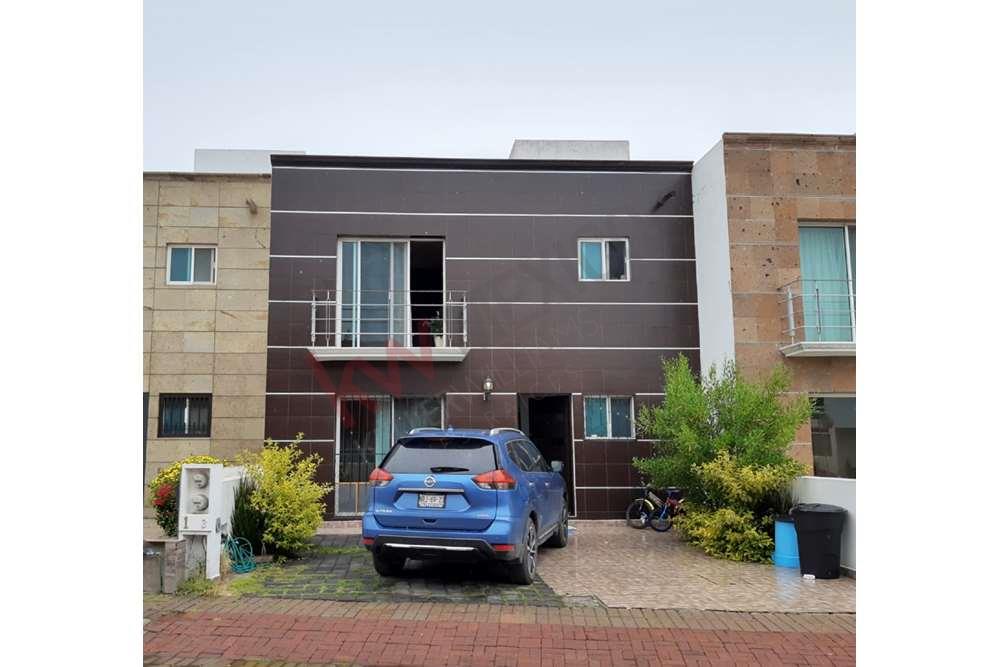 BOSQUES DE SAN JUAN / CASA RESIDENCIAL