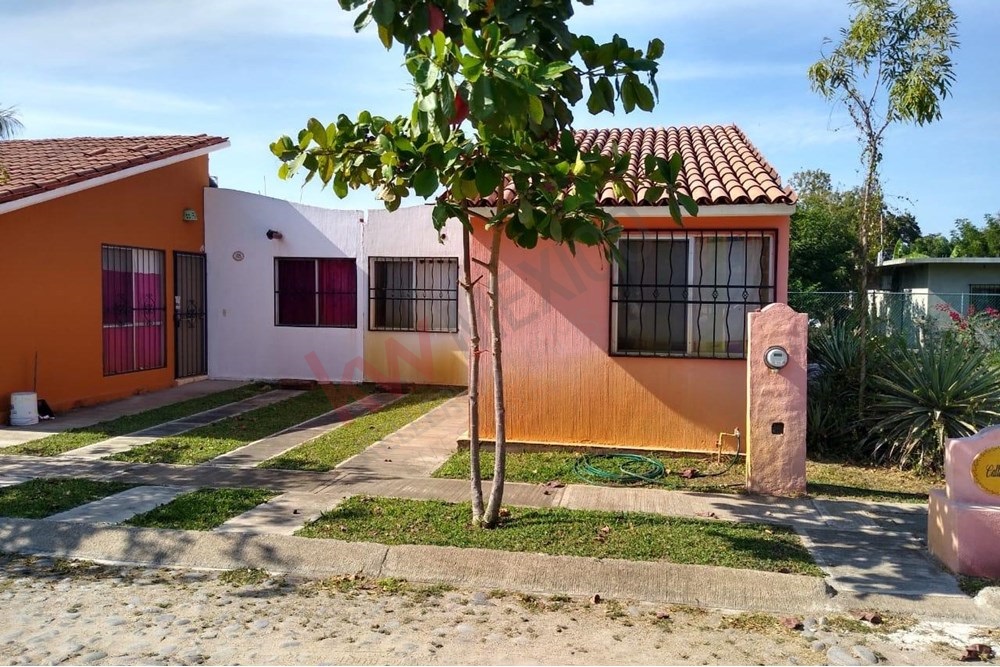 CASA EN VENTA EN BARRA DE NAVIDAD, CIHUATLAN JALISCO.