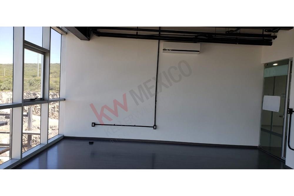 Oficina en renta en WTC Juriquilla, Querétaro, Sobre Paseo de La República