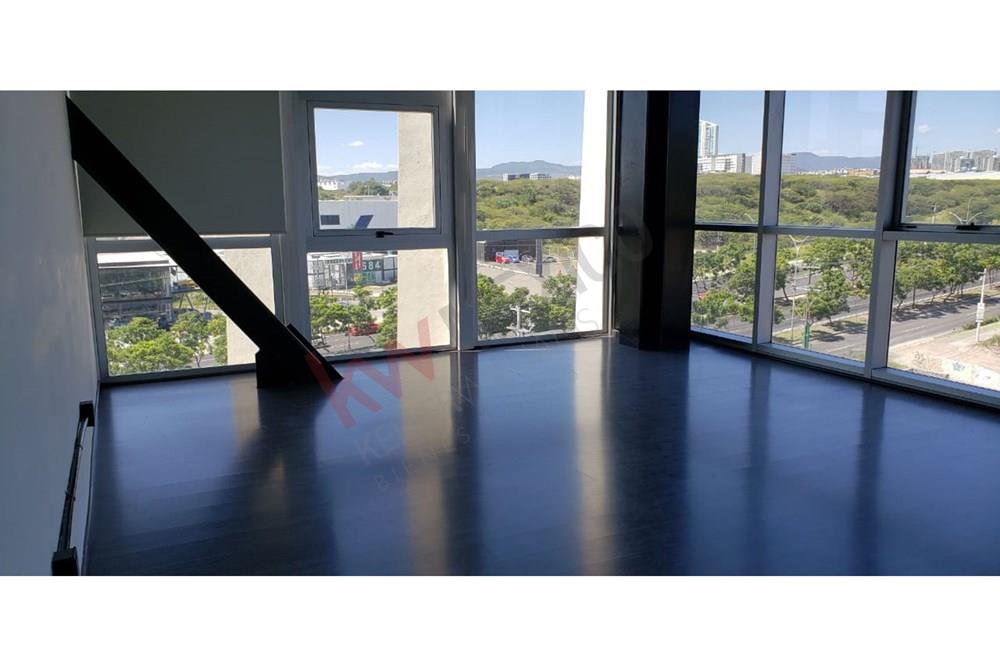 Oficina en renta en WTC Juriquilla, Querétaro, Sobre Paseo de La República