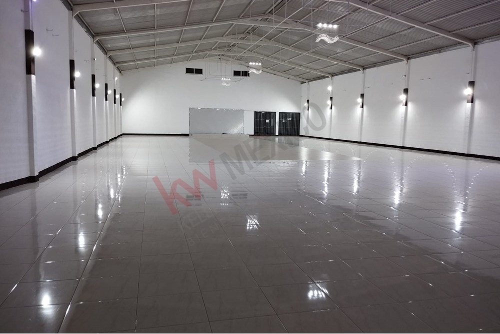 Bodega comercial en renta en  San Cristóbal Huichochitlan, Toluca, EdoMéx.