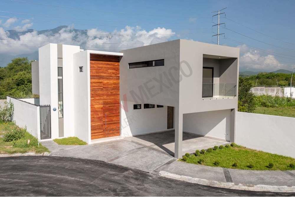Casa Estilo Contemporáneo para Estrenar en Venta Amorada Privada Residencial 3er Sector