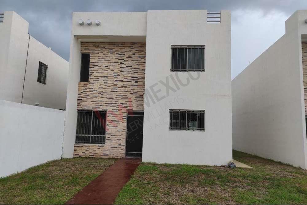 Casa en venta sobre avenida en el Fraccionamiento Las Américas en Mérida Yucatán