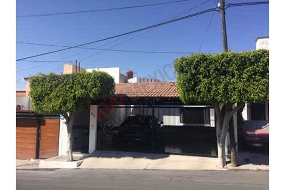 CASA EN VENTA / FRACCIONAMIENTO TEJEDA / CORREGIDORA / QUERETARO