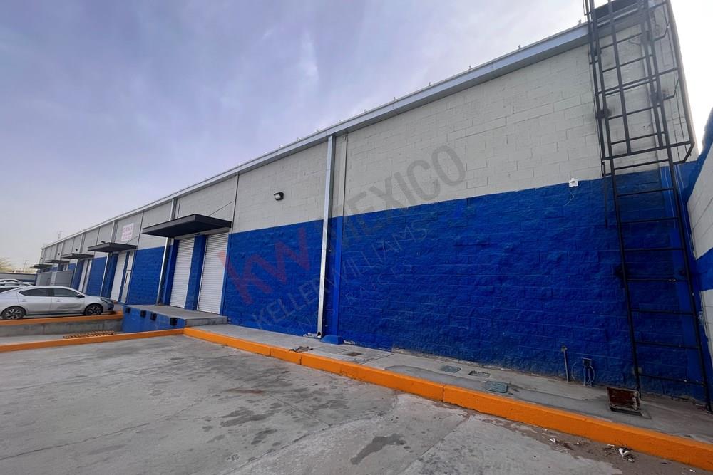 Bodega de 496 Metros con oficinas y anden a nivel piso