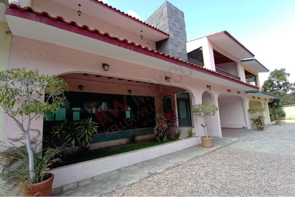 CASA EN RENTA EN FRACC. PRIVADO AL NORTE PONIENTE DE TUXTLA GUTIERREZ