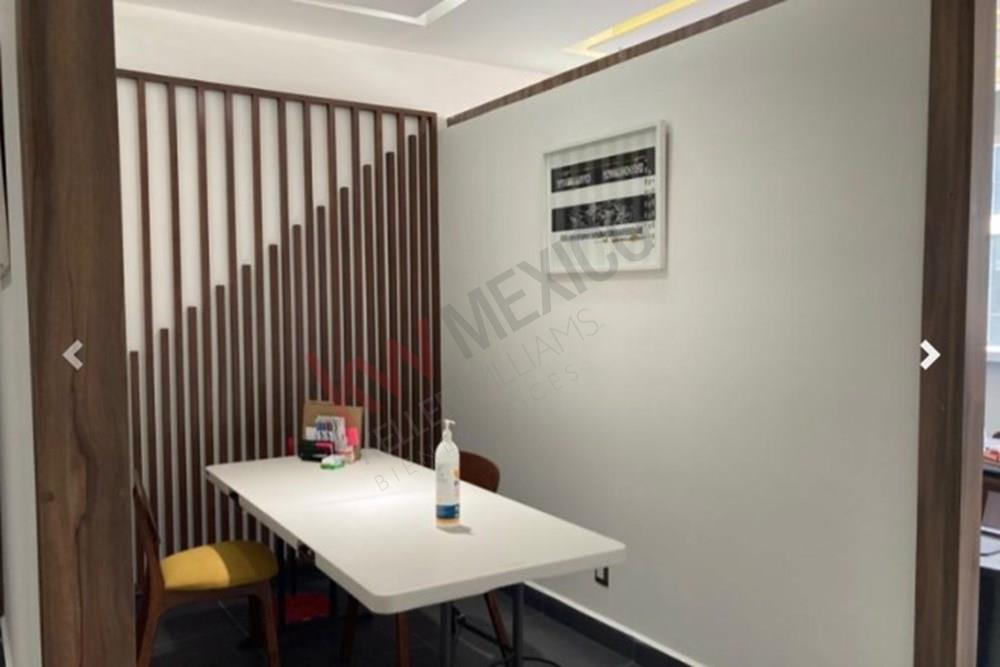 Se renta oficina equipada en piso 9, ubicada en Plaza Q7001