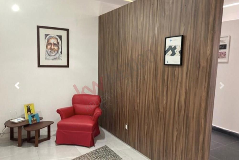 Se renta oficina equipada en piso 9, ubicada en Plaza Q7001