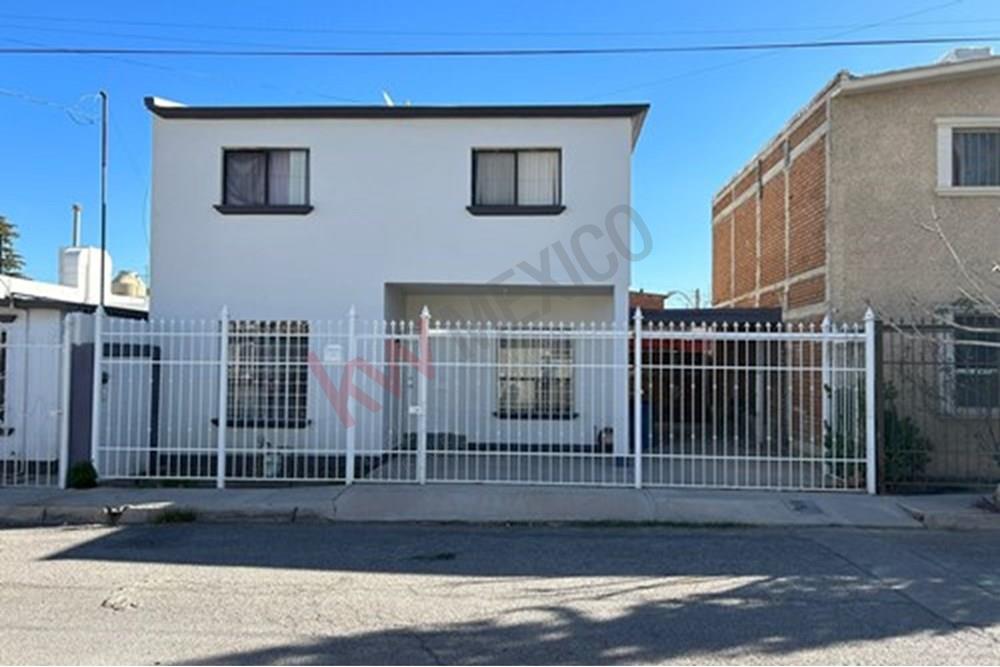 Casa en renta $12,000 excelente ubicación a 5 min. del Tec de Monterrey
