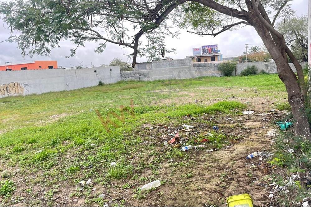 Venta de Terreno 1650 m2 plano Santa Catarina Nuevo Leon, centro  ideal para Bodegas