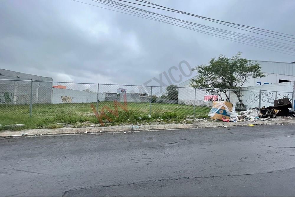 Venta de Terreno 1650 m2 plano Santa Catarina Nuevo Leon, centro  ideal para Bodegas