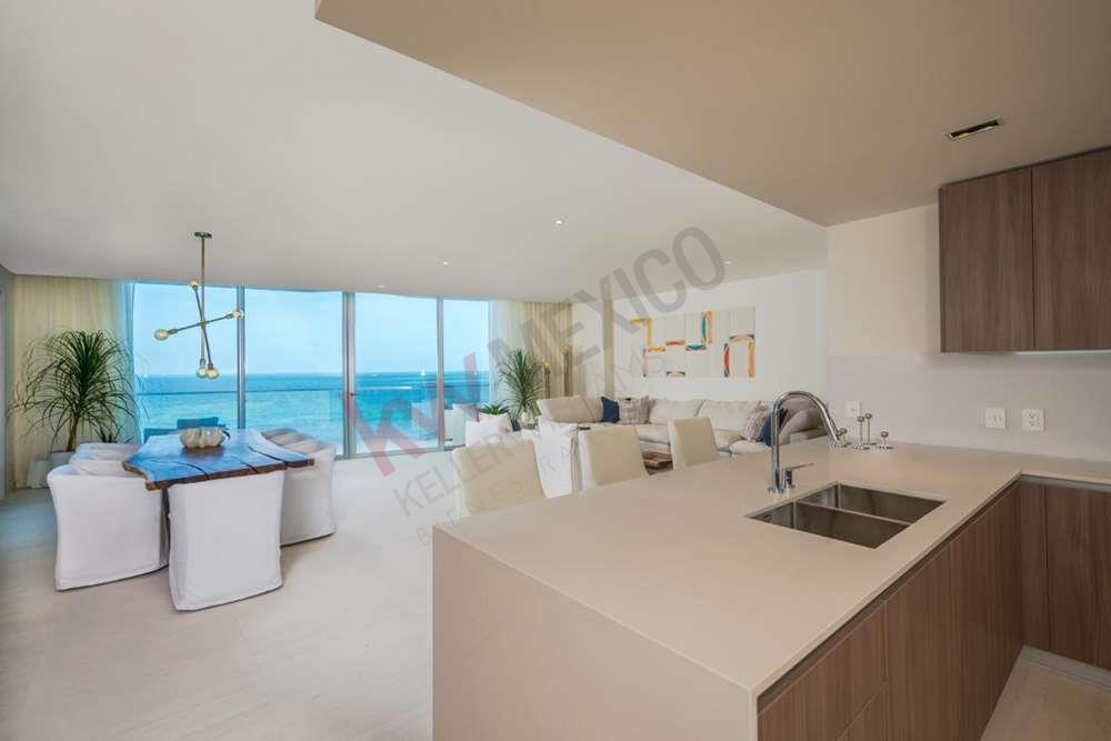 Departamento en Venta Frente Al Mar y Vista al Caribe Mexicano en Puerto  Cancún.