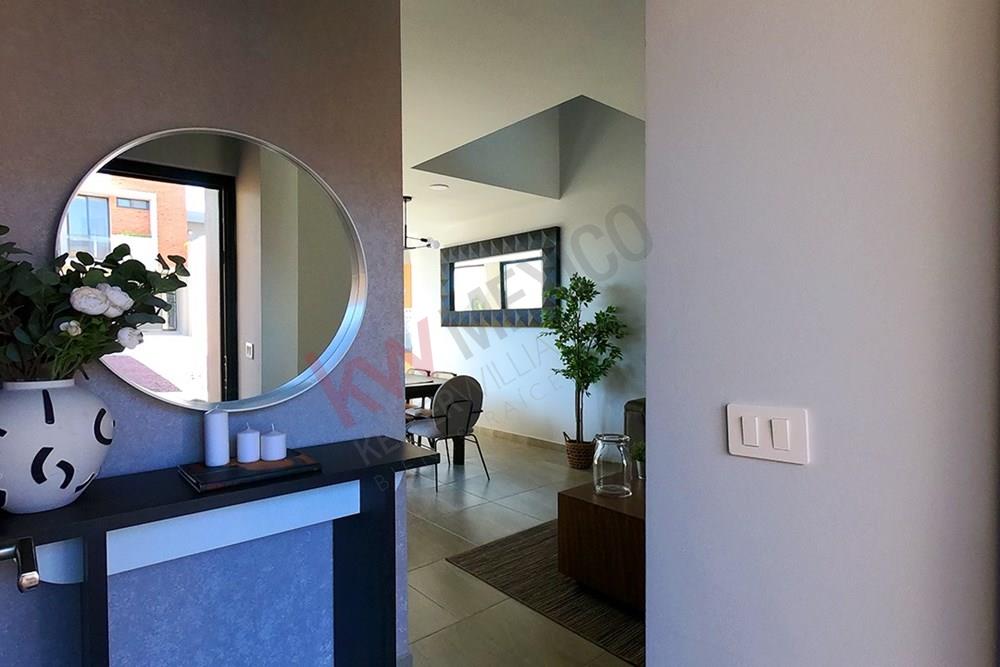 CASA EN VENTA EN QUERETARO CON 3 HABITACIONES CON ALBERCA EN CONDOMINIO CERRADO A MINUTOS DE PASEO QRO