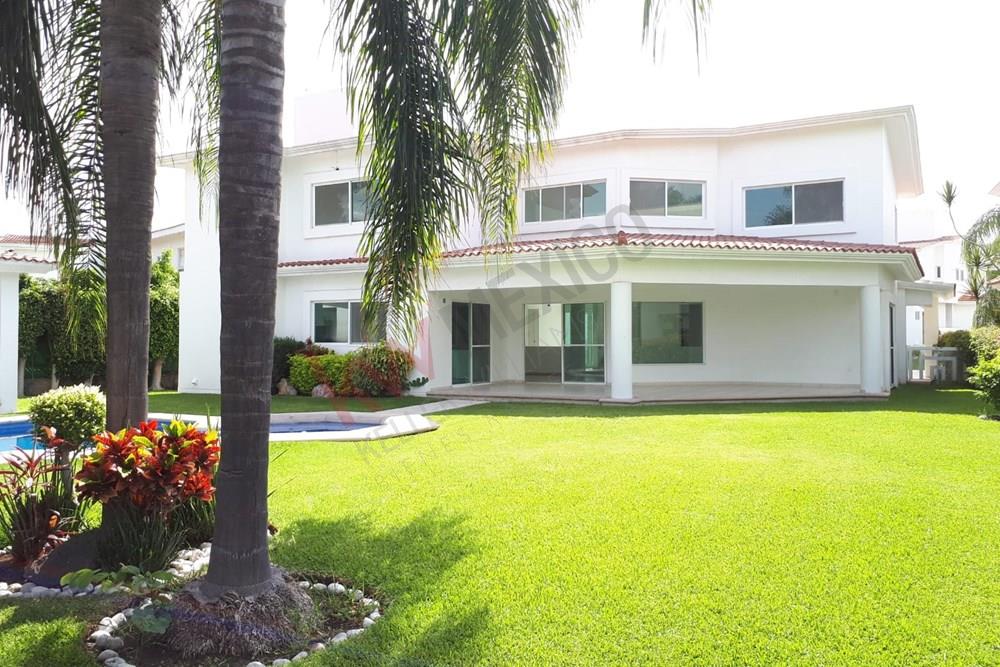 VENTA CASA T. 772M2 - C. 518M2 BRUTAL JARDÍN DONACIÓN / VOLCANES LOMAS ...