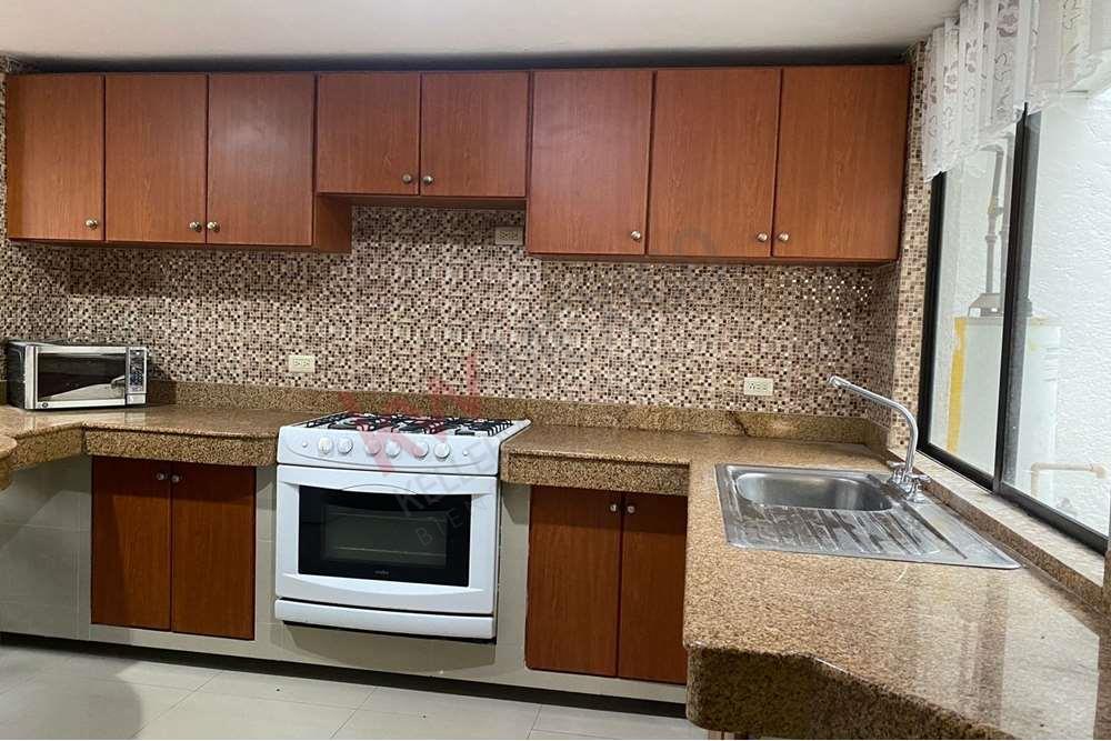 Casa AMUEBLADA a una cuadra de UDLAP de 3 recamaras en privada de 9 casas con acceso rápido a periférico