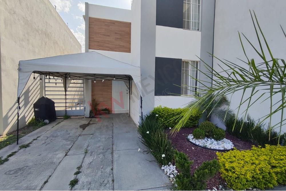 Casa en Venta, colonia privada, Santa Isabel 3er Sector, Juárez.
