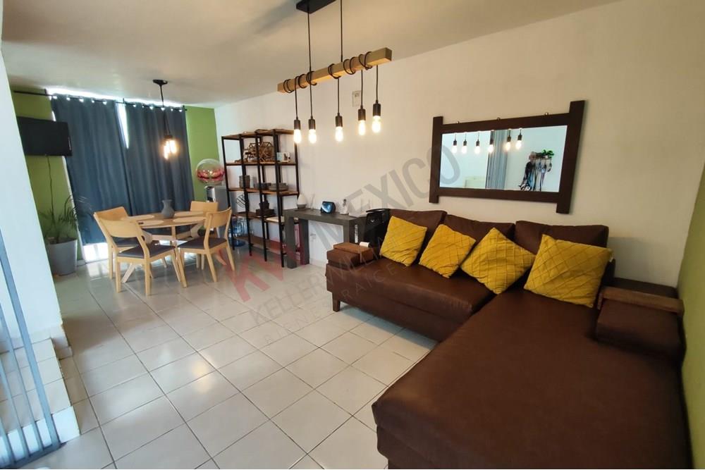 Casa en Venta, colonia privada, Santa Isabel 3er Sector, Juárez.