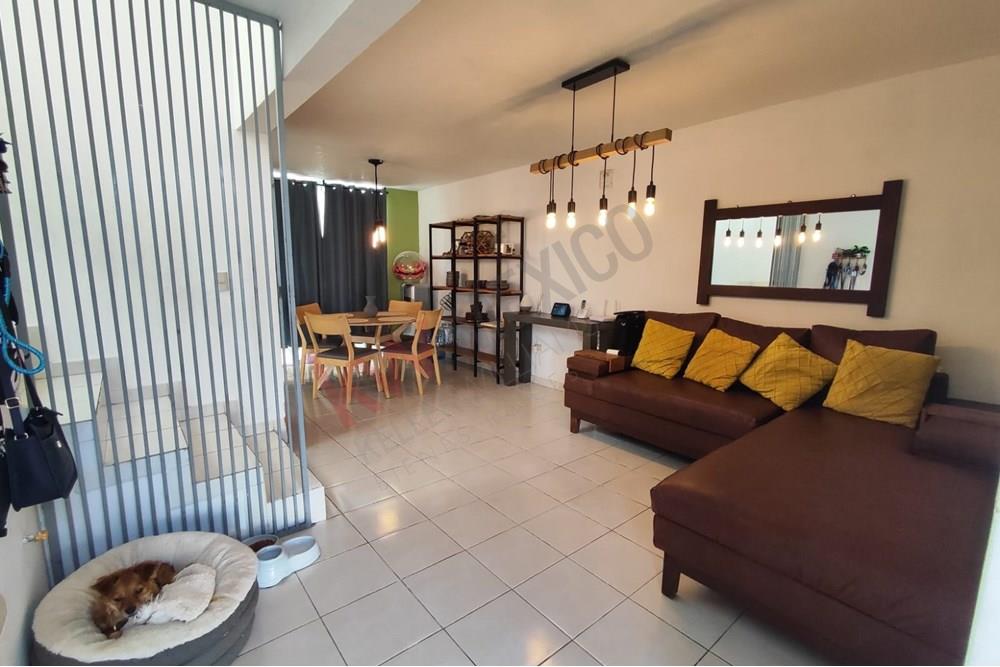 Casa en Venta, colonia privada, Santa Isabel 3er Sector, Juárez.