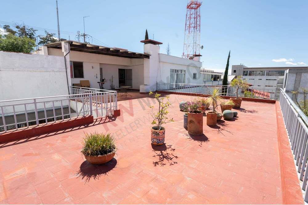 Venta de oportunidad casa con jardín en colonia La Paz, Puebla