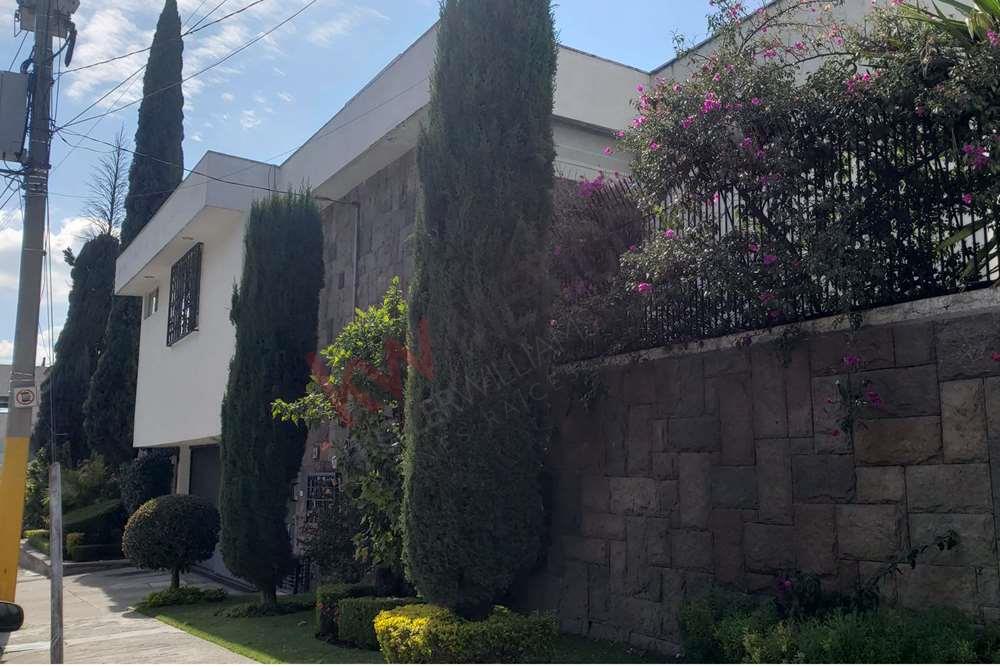 Venta de oportunidad casa con jardín en colonia La Paz, Puebla
