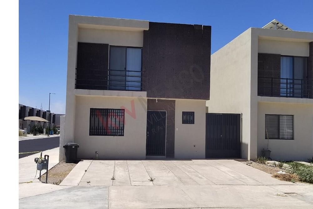 CASA EN RENTA AL NORTE DE LA CIUDAD MUY CERCA DE PUENTES INTERNACIONALES, AREA CUATRO SIGLOS.