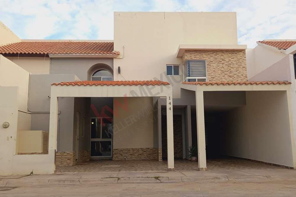 Casa en REMATE en Residencial Senderos con 4 recamaras, Terraza y Amplio  Jardín. Torreón, Coahuila