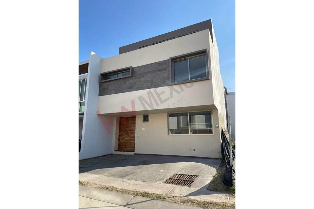 Excelente casa en renta en Santillana, Solares, Zapopan.