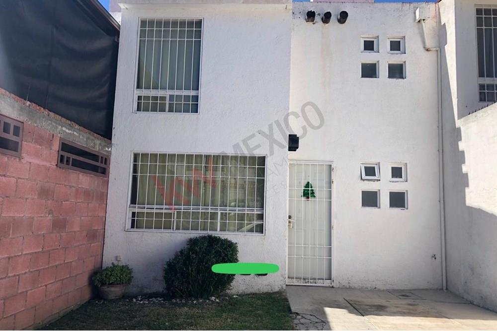 Un hogar para tu familia... casa en venta 3 recamaras zona Candiles