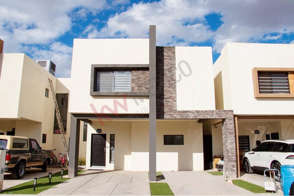 CASA CONTEMPORANEA EN RENTA POR EJERCITO NACIONAL CON AMPLIO PATIO