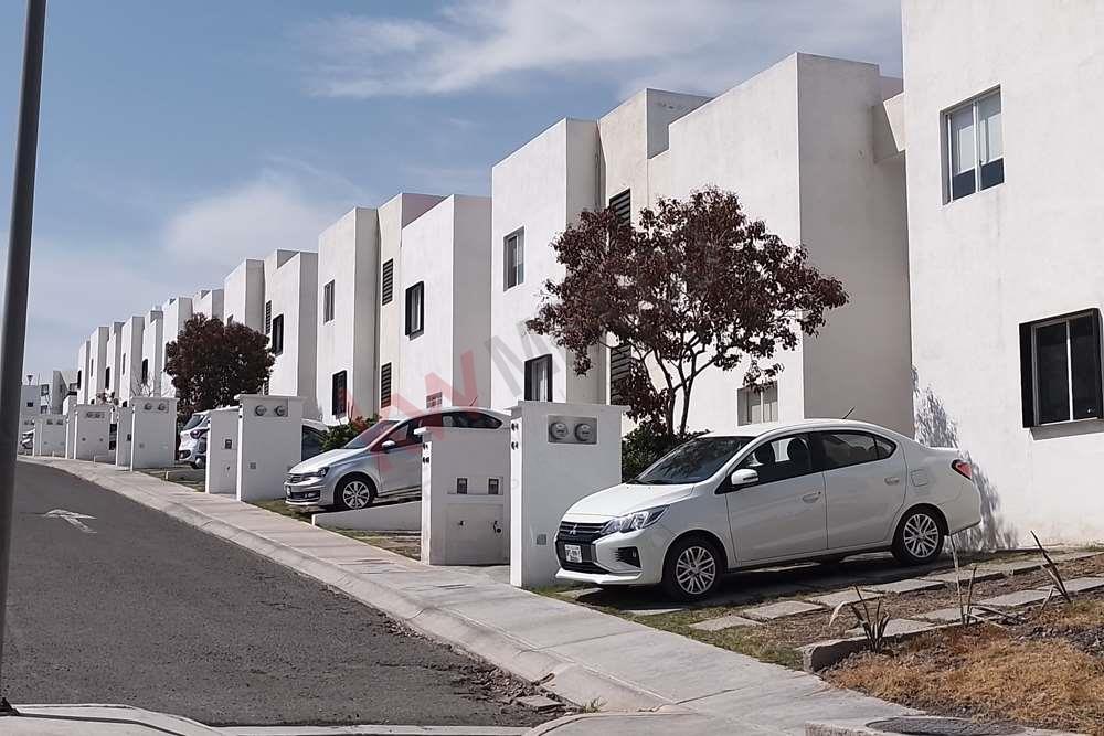 Departamento Duplex planta alta dentro de privada con doble seguridad en privalia ambienta .