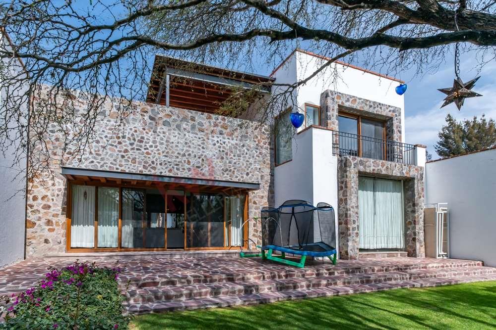 Casa de lujo en desarrollo con seguridad a un precio accesible en Venta en San  Miguel de Allende