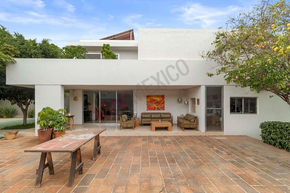 Casa en venta en Jurica, Querétaro. En calle abierta